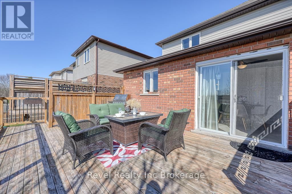 7 WOODHATCH CRESCENT Image 34