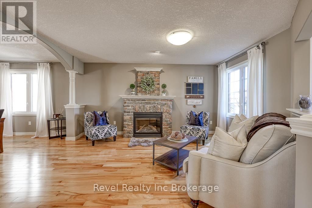 7 WOODHATCH CRESCENT Image 6