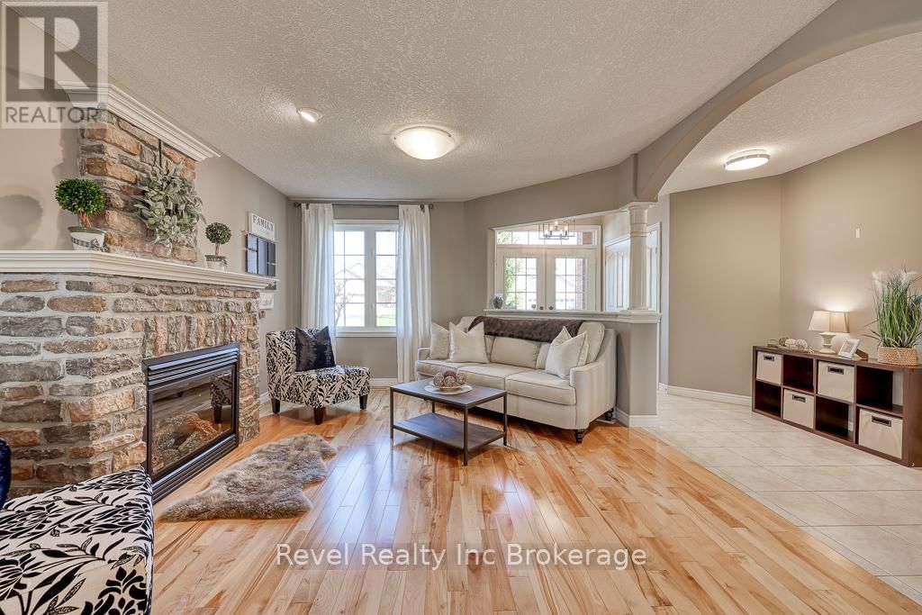 7 WOODHATCH CRESCENT Image 7