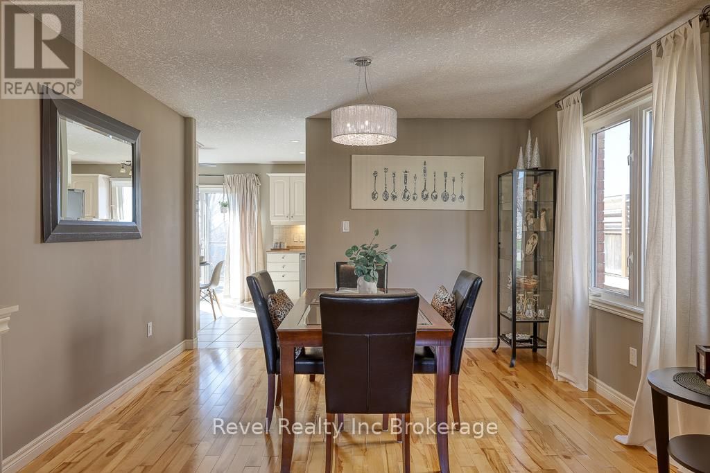 7 WOODHATCH CRESCENT Image 9