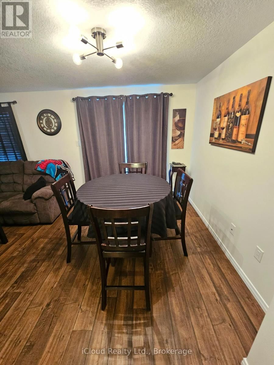 458 MISTY CRESCENT Image 11