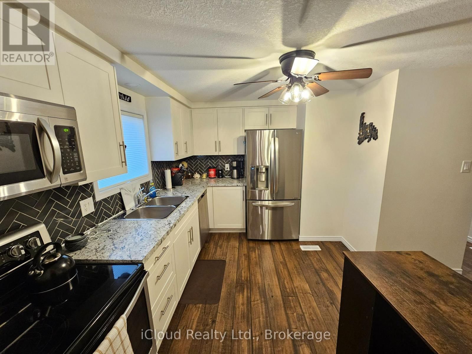 458 MISTY CRESCENT Image 12