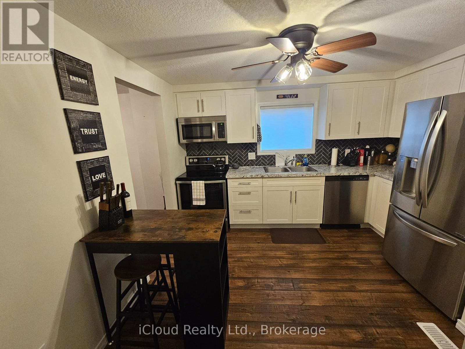 458 MISTY CRESCENT Image 13