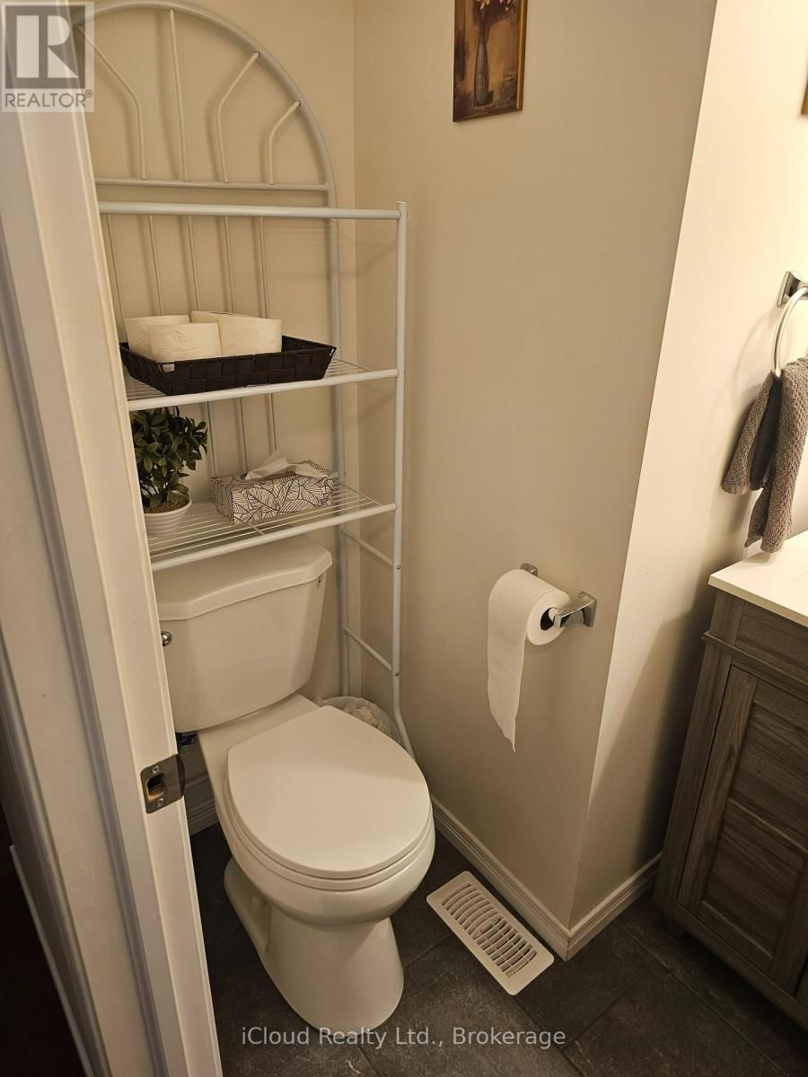 458 MISTY CRESCENT Image 8