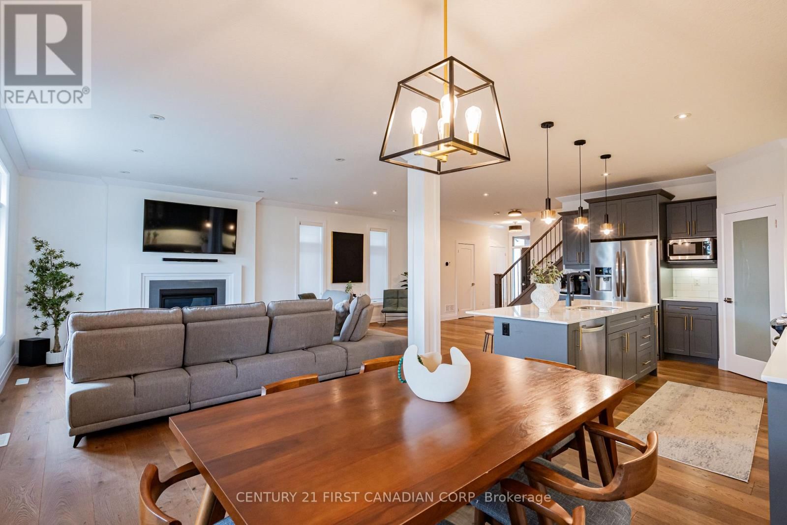 2085 GOUGH AVENUE Image 8