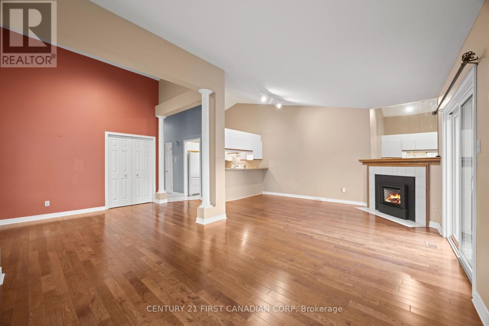 12 - 90 ONTARIO STREET SOUTH Image 10