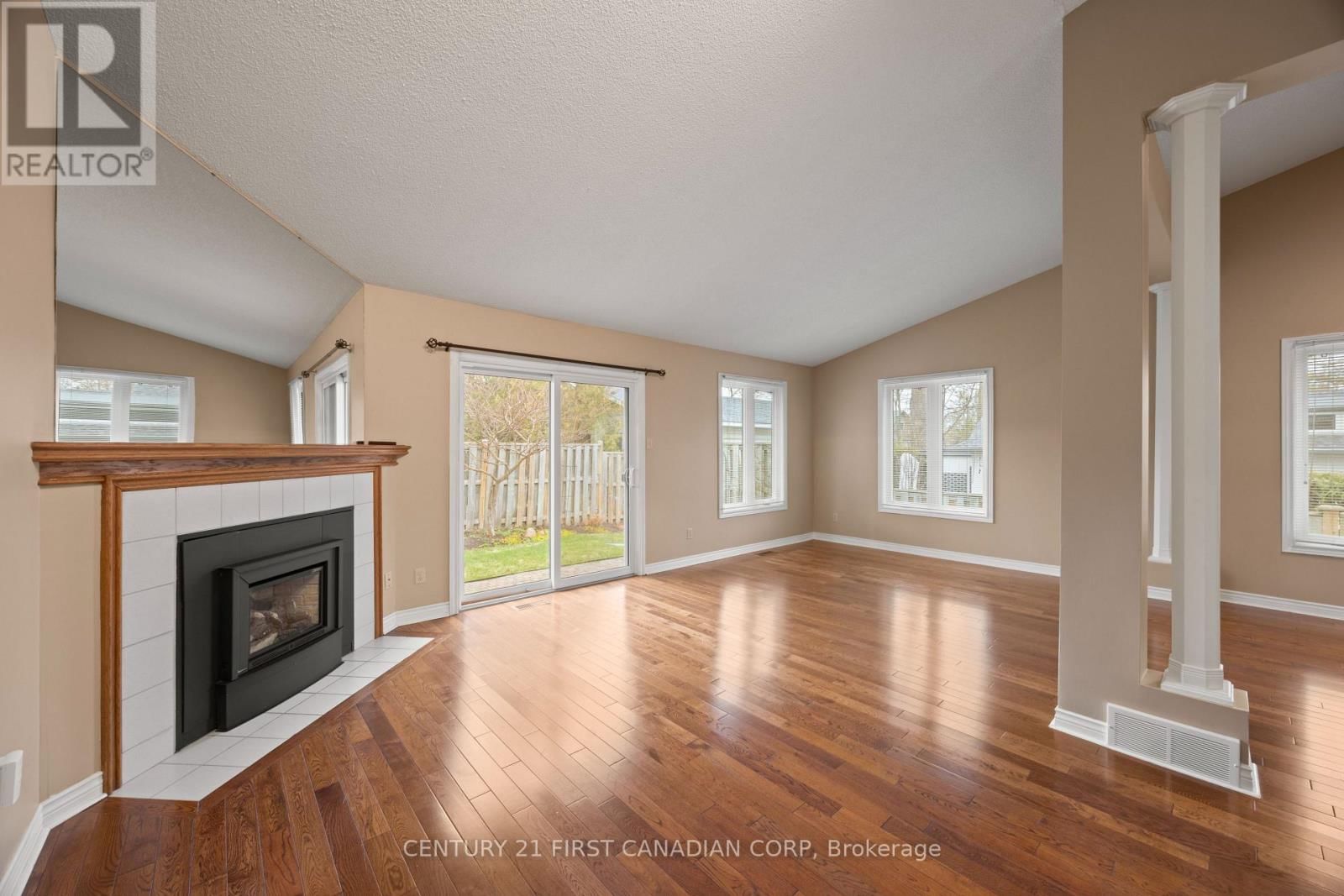 12 - 90 ONTARIO STREET SOUTH Image 12