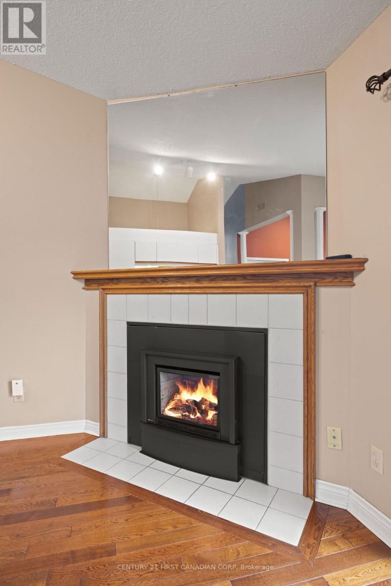 12 - 90 ONTARIO STREET SOUTH Image 14