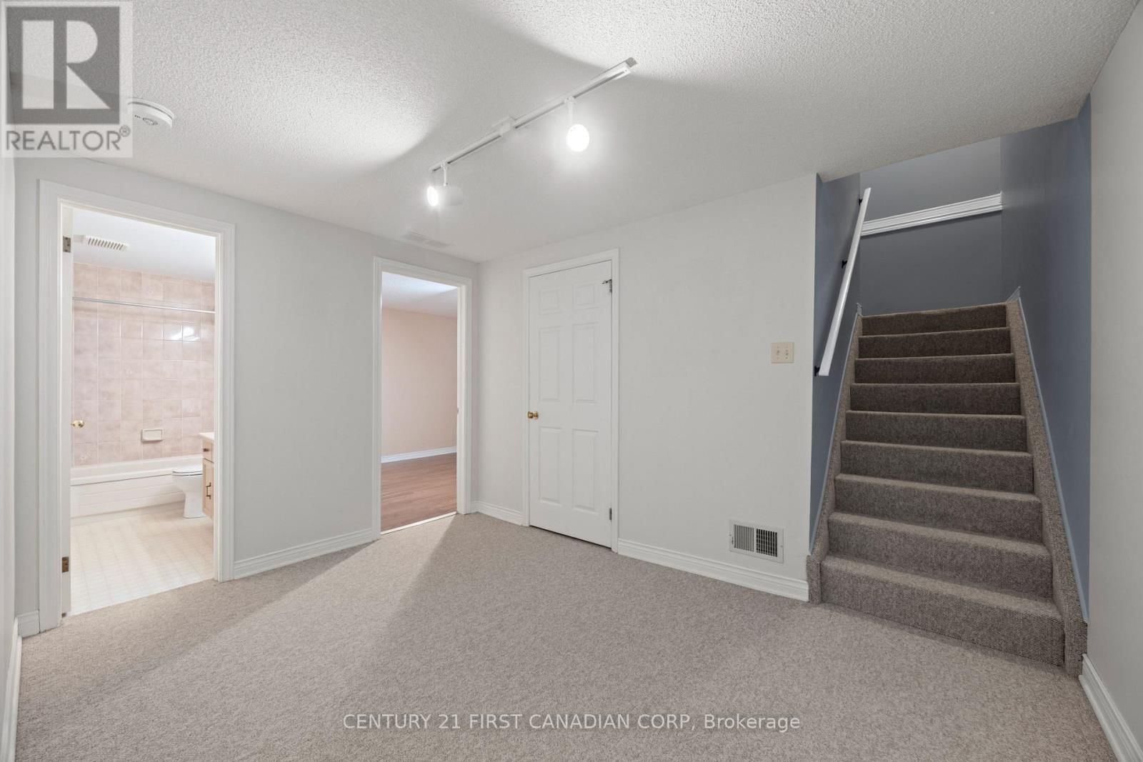 12 - 90 ONTARIO STREET SOUTH Image 25