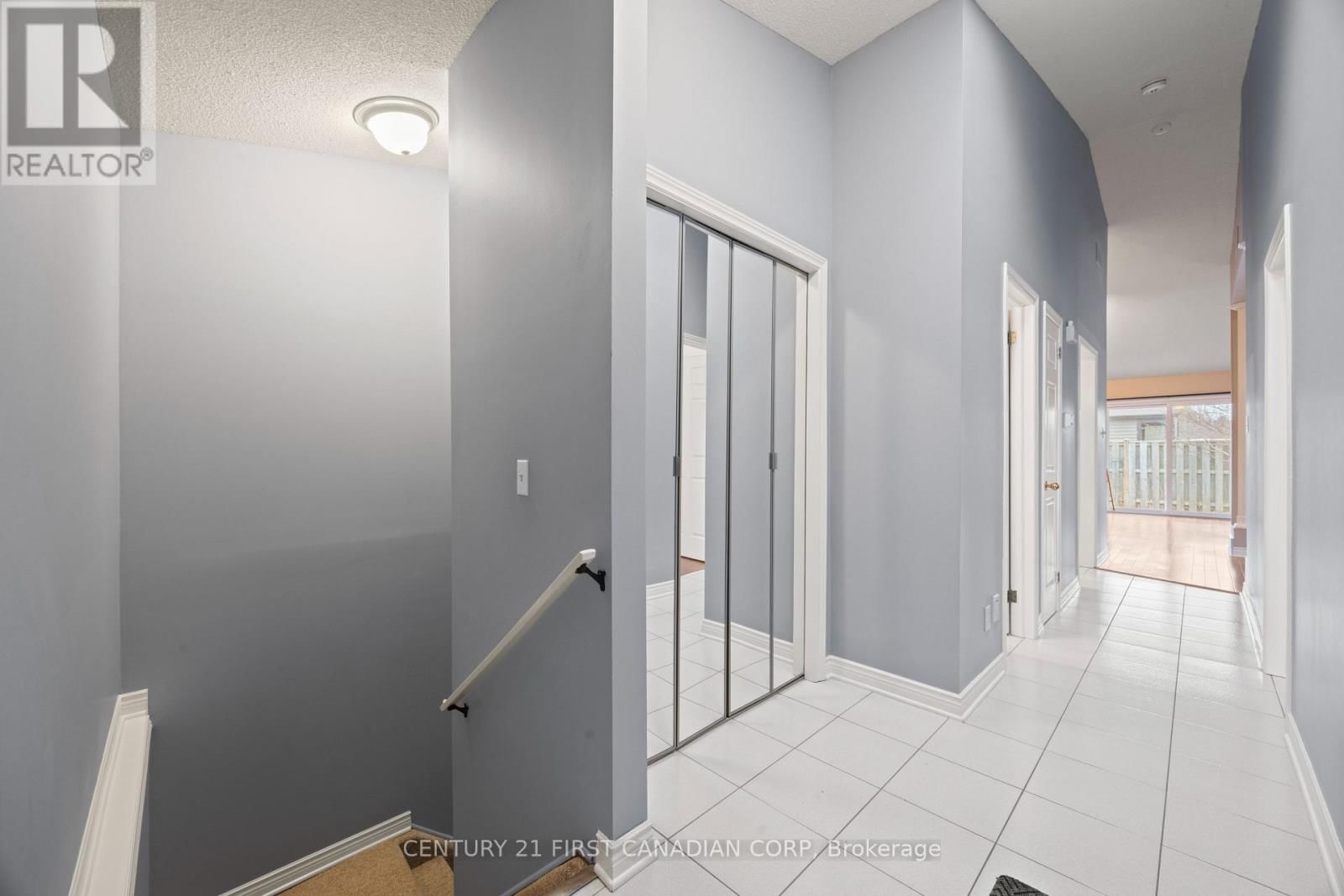 12 - 90 ONTARIO STREET SOUTH Image 5