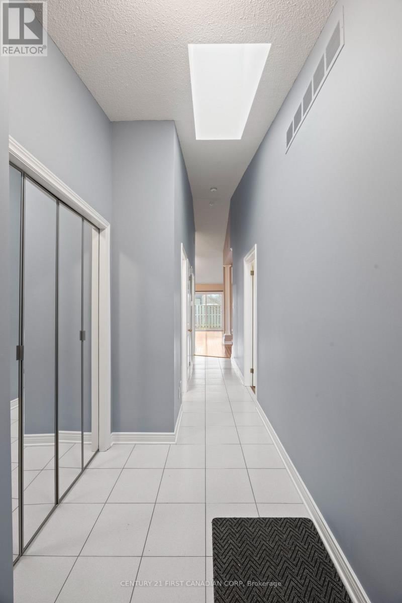 12 - 90 ONTARIO STREET SOUTH Image 6