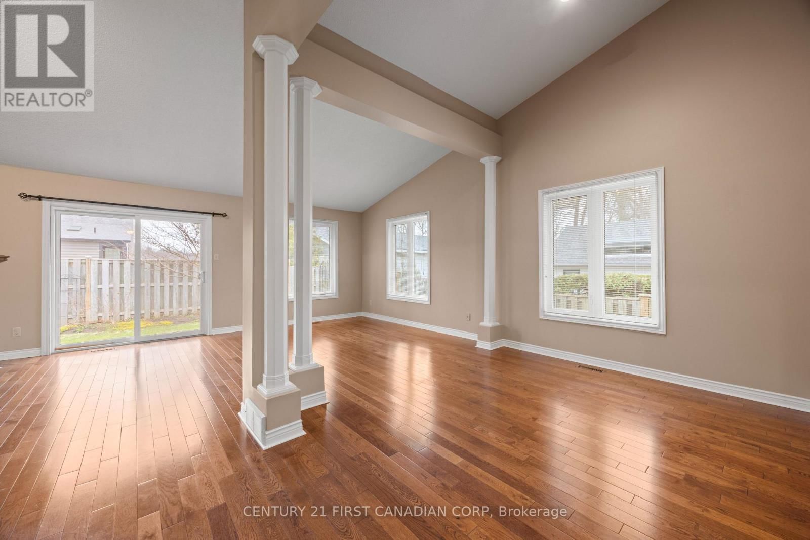 12 - 90 ONTARIO STREET SOUTH Image 8