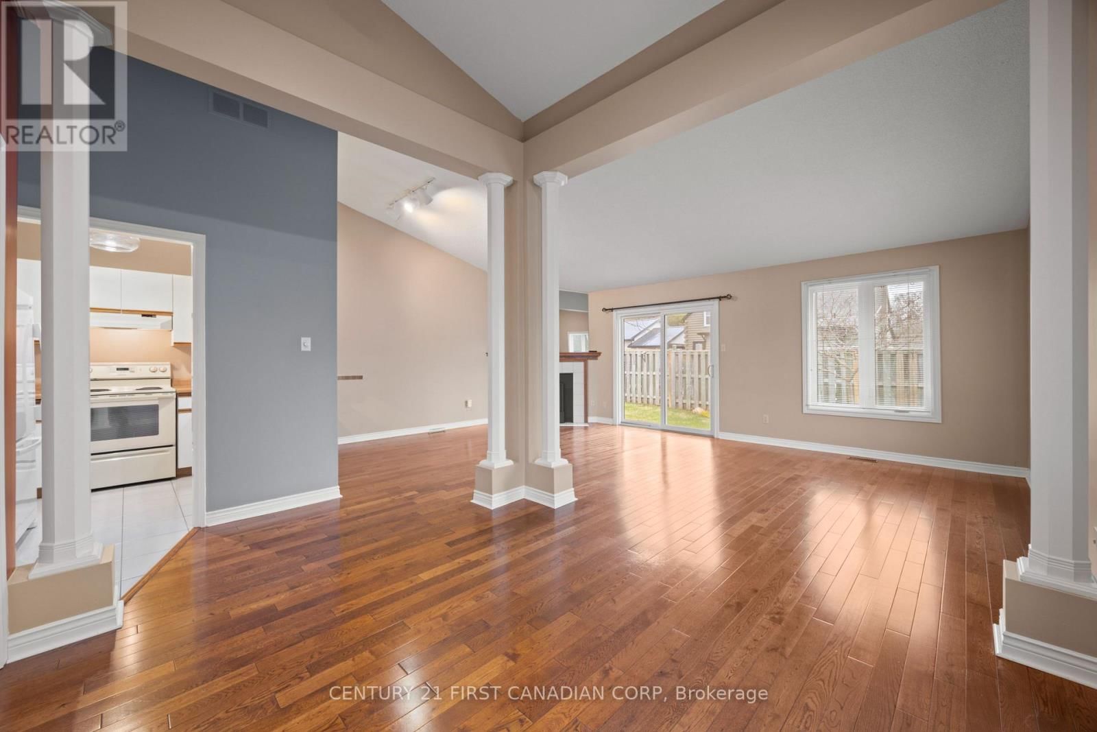 12 - 90 ONTARIO STREET SOUTH Image 9