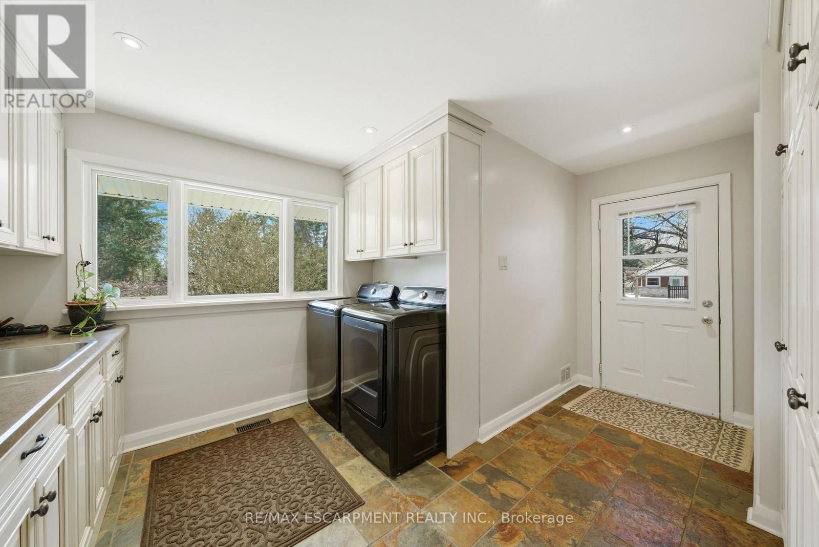 6 SUMMIT CIRCLE Image 18