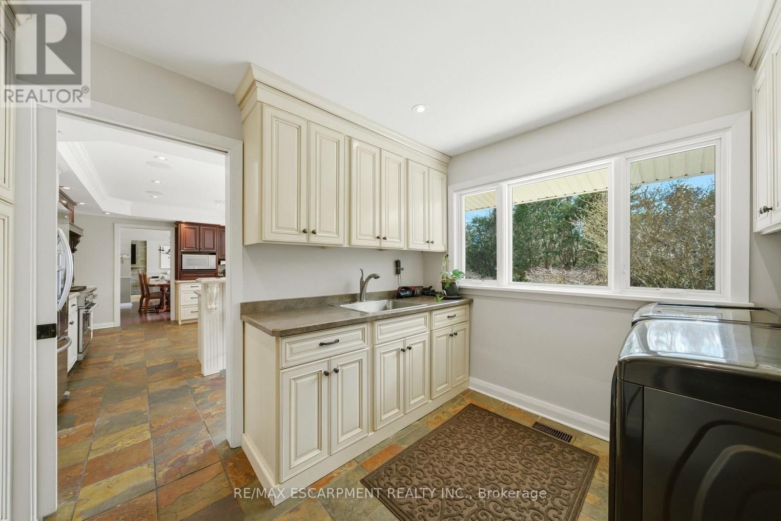 6 SUMMIT CIRCLE Image 19