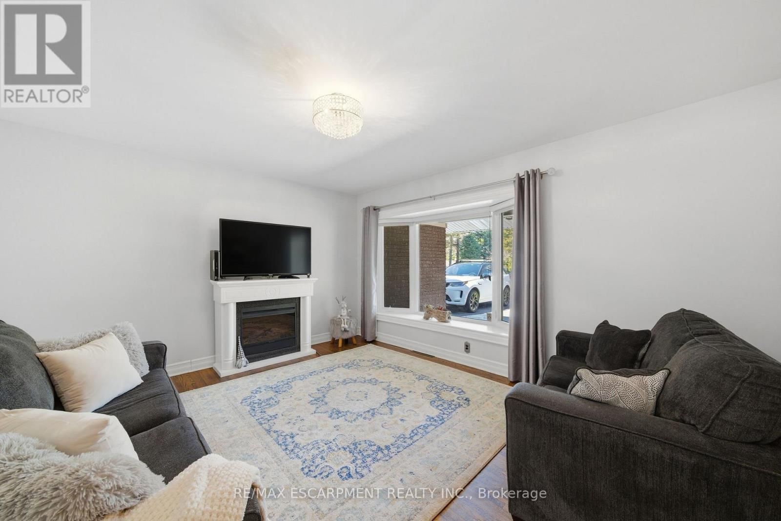 6 SUMMIT CIRCLE Image 20