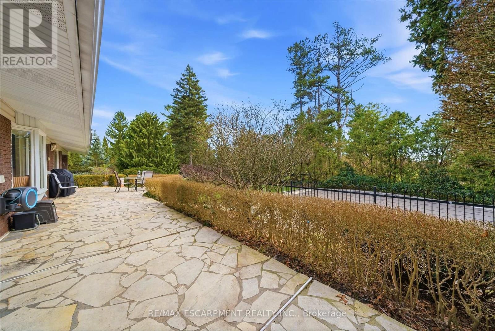 6 SUMMIT CIRCLE Image 37