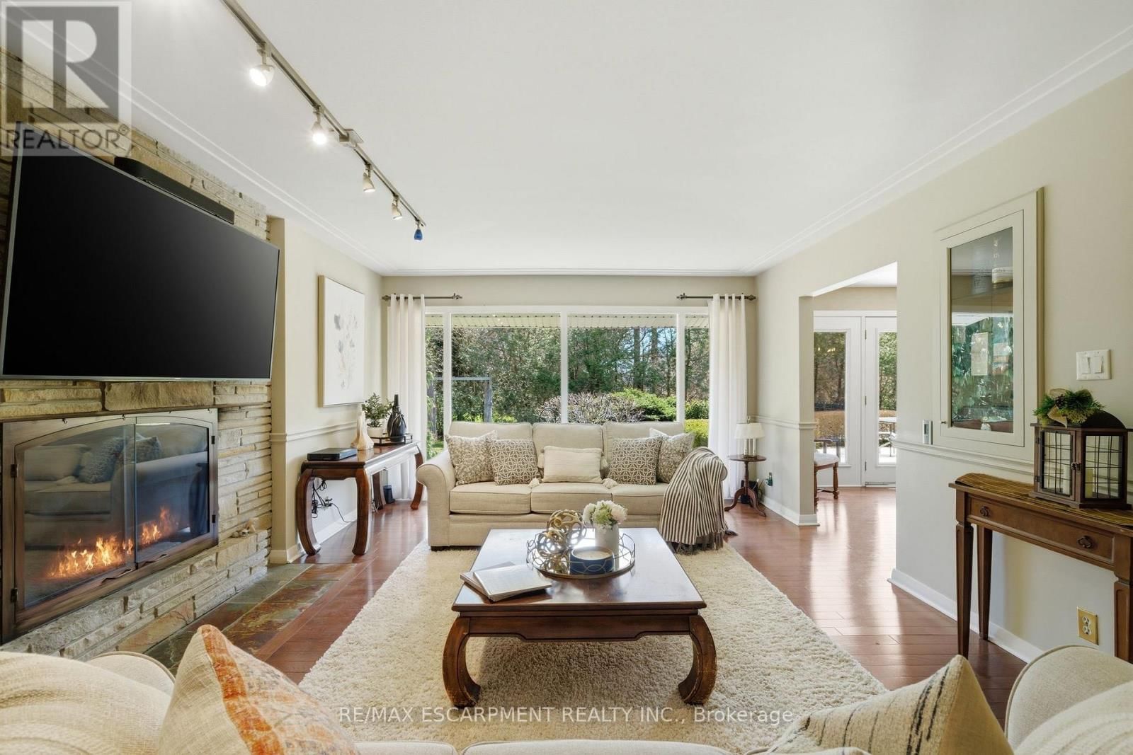 6 SUMMIT CIRCLE Image 6