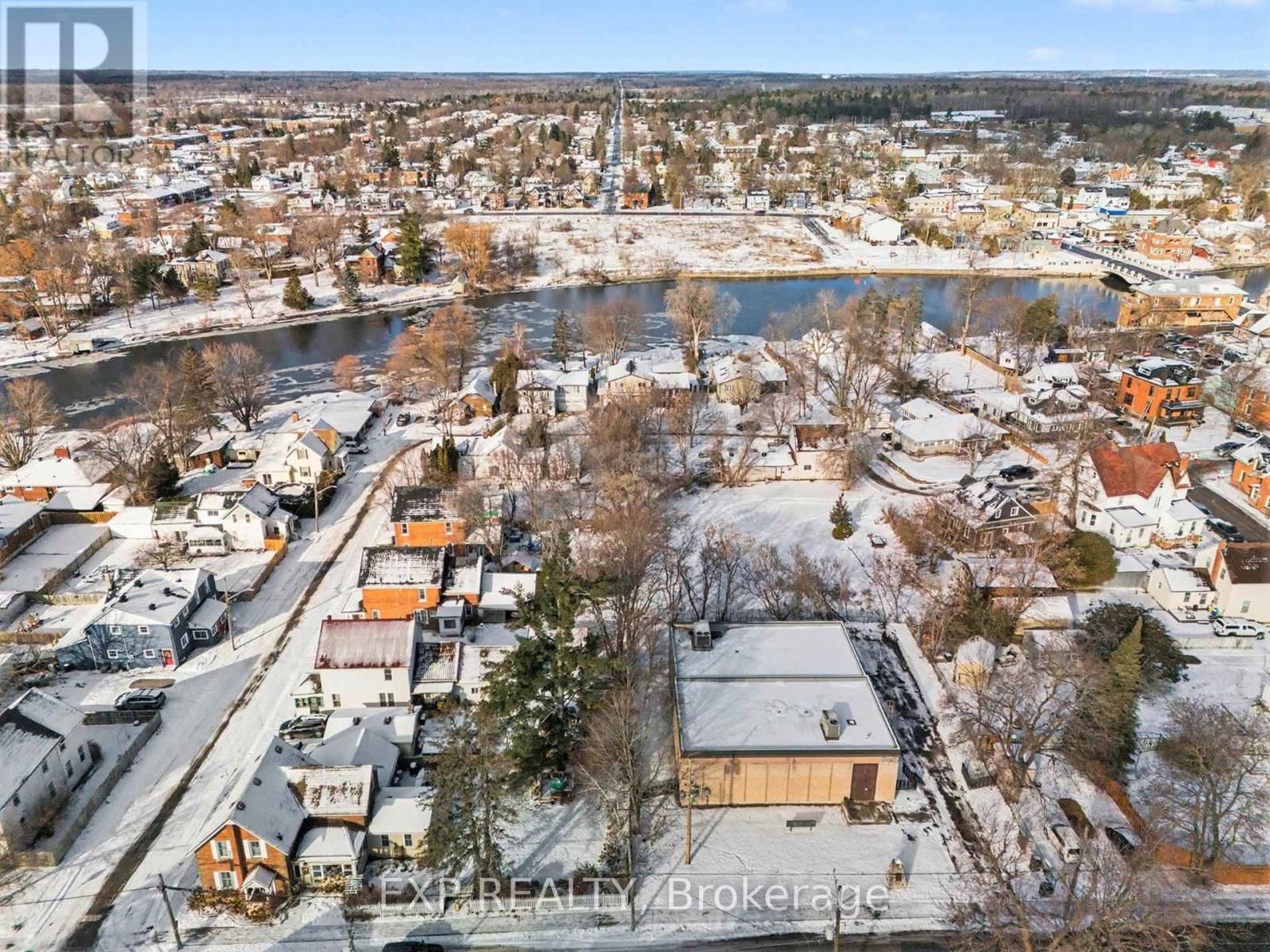 42 ALLAN STREET Image 11