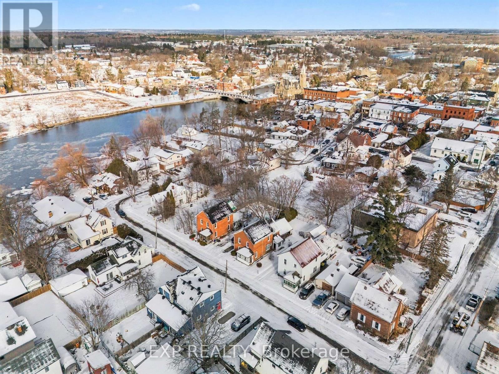 42 ALLAN STREET Image 17