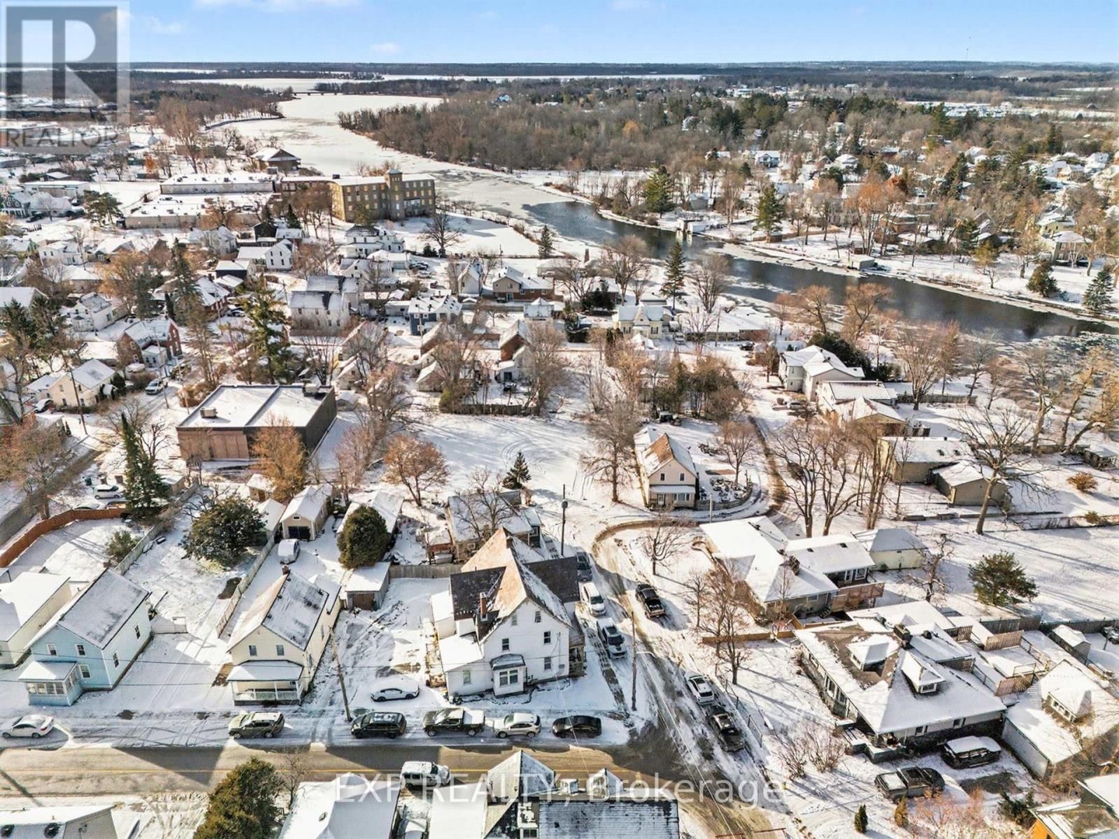 135 CHARLES STREET Image 10