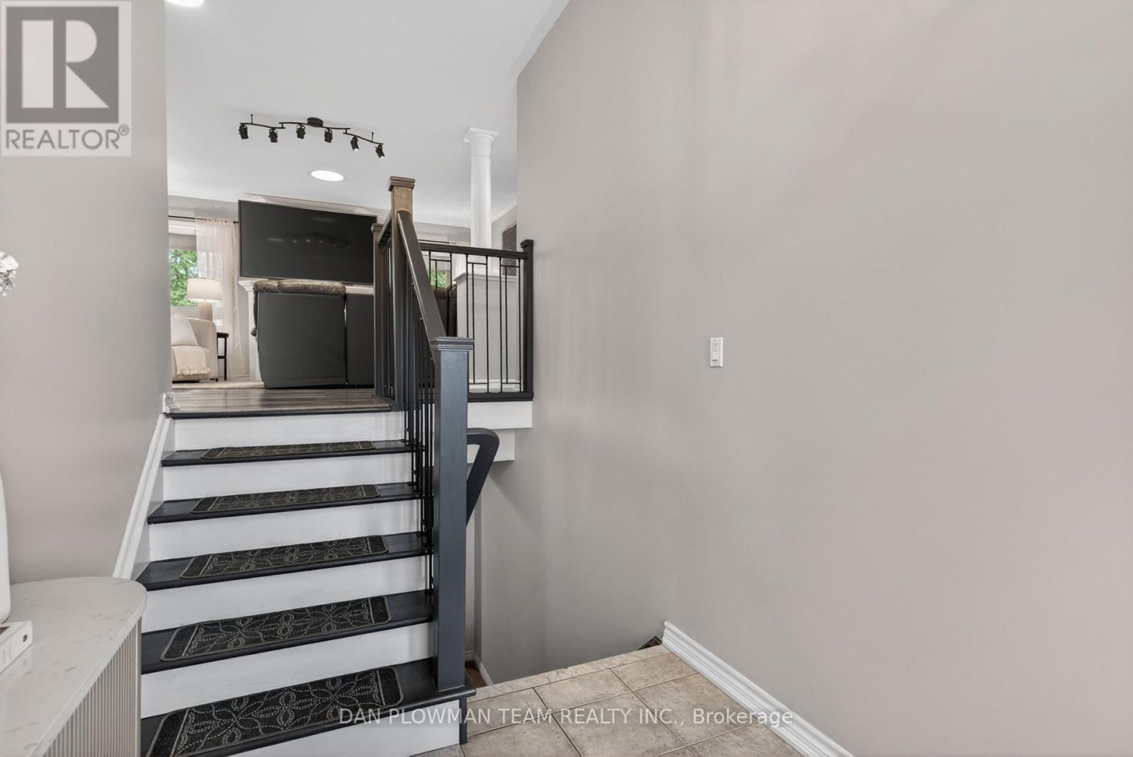 10 SPRINGBANK ROAD Image 7