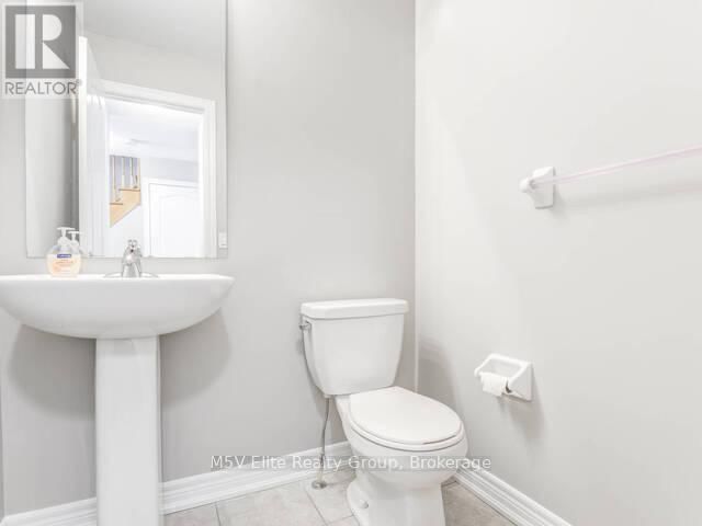 863 COOK CRESCENT Image 16