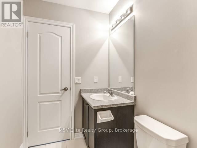 863 COOK CRESCENT Image 32