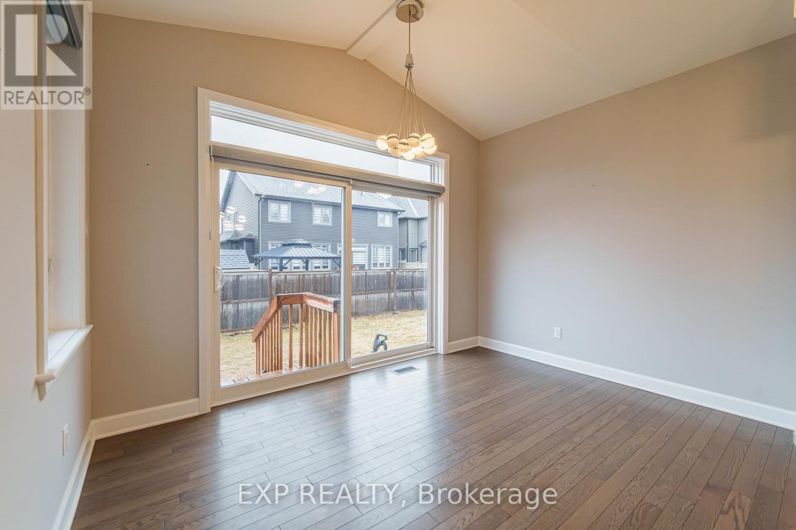 896 SENDERO WAY Image 12