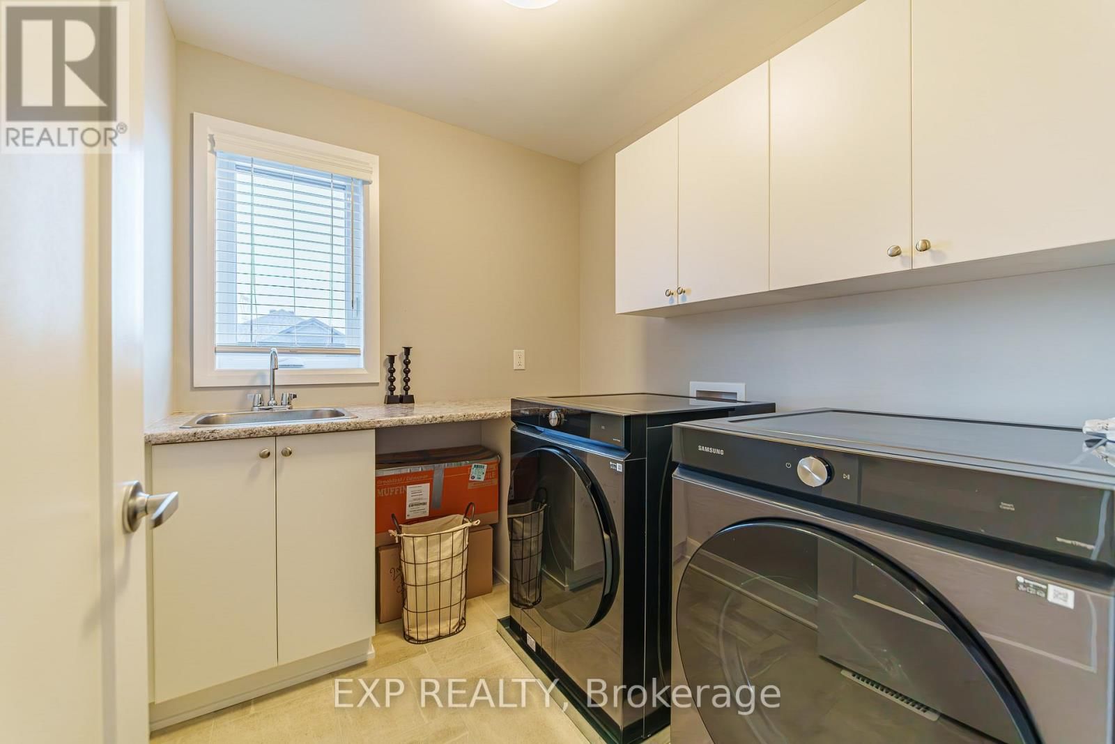 896 SENDERO WAY Image 25