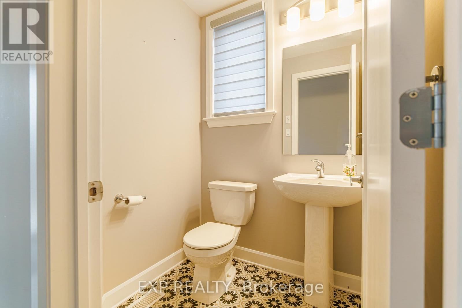 896 SENDERO WAY Image 4