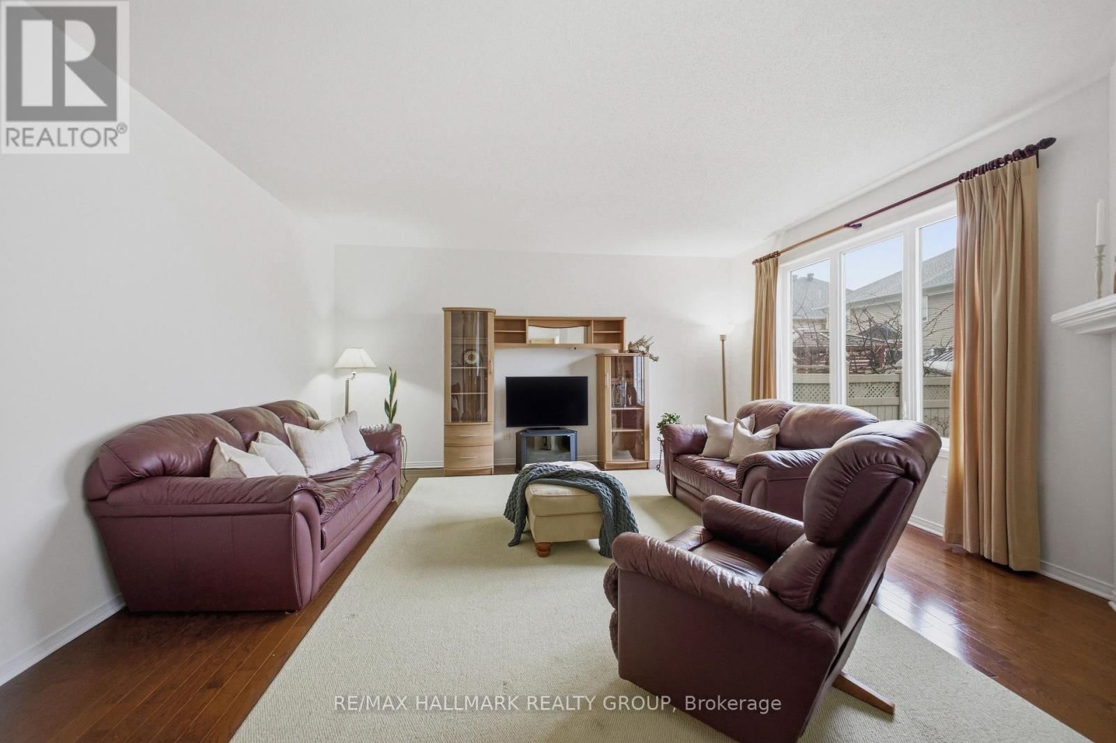 747 LARCASTLE CIRCLE Image 23