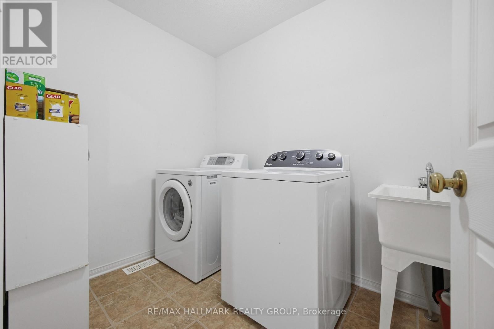 747 LARCASTLE CIRCLE Image 26