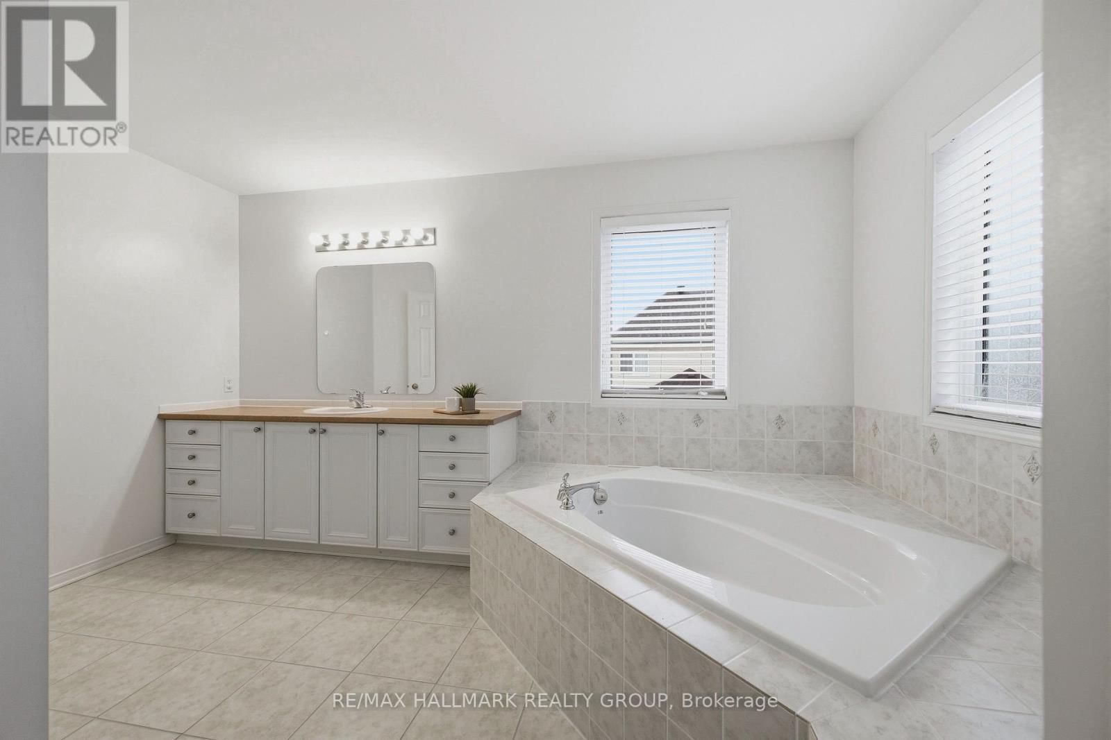 747 LARCASTLE CIRCLE Image 33