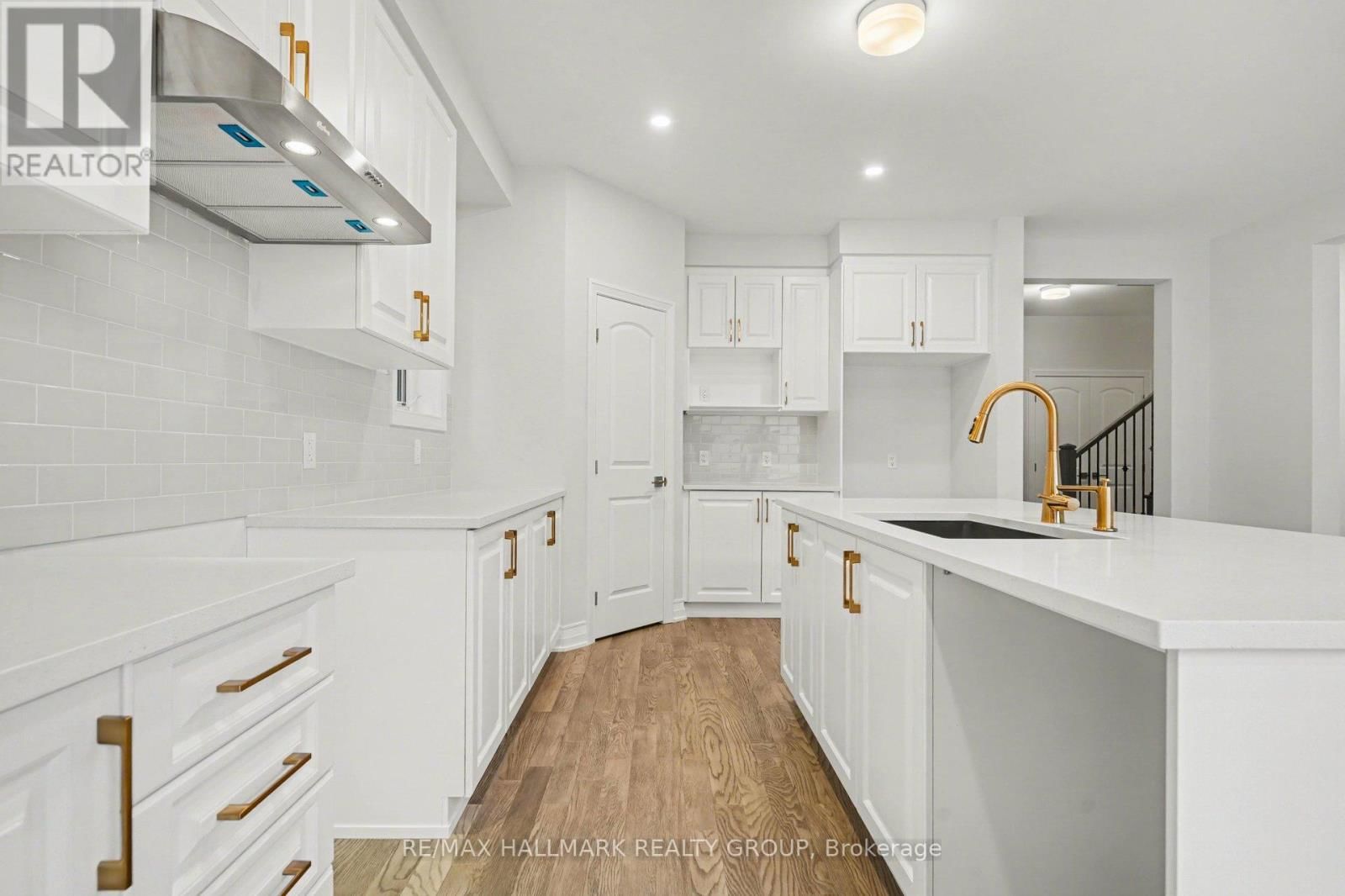 122 VIBURNUM TERRACE Image 10