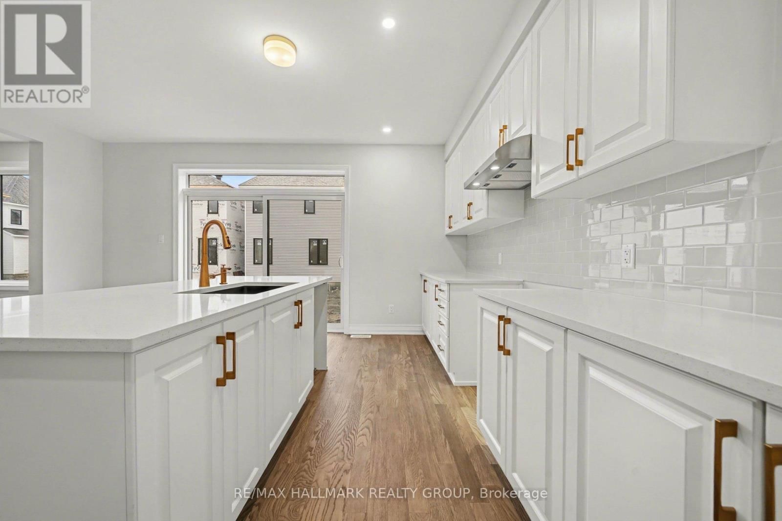 122 VIBURNUM TERRACE Image 11