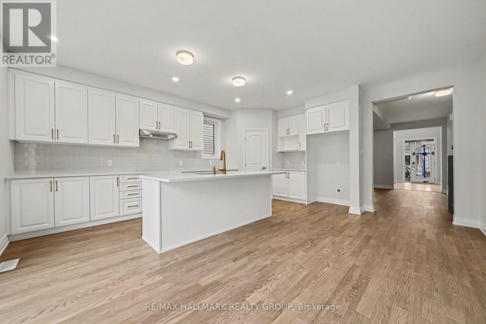 122 VIBURNUM TERRACE Image 12