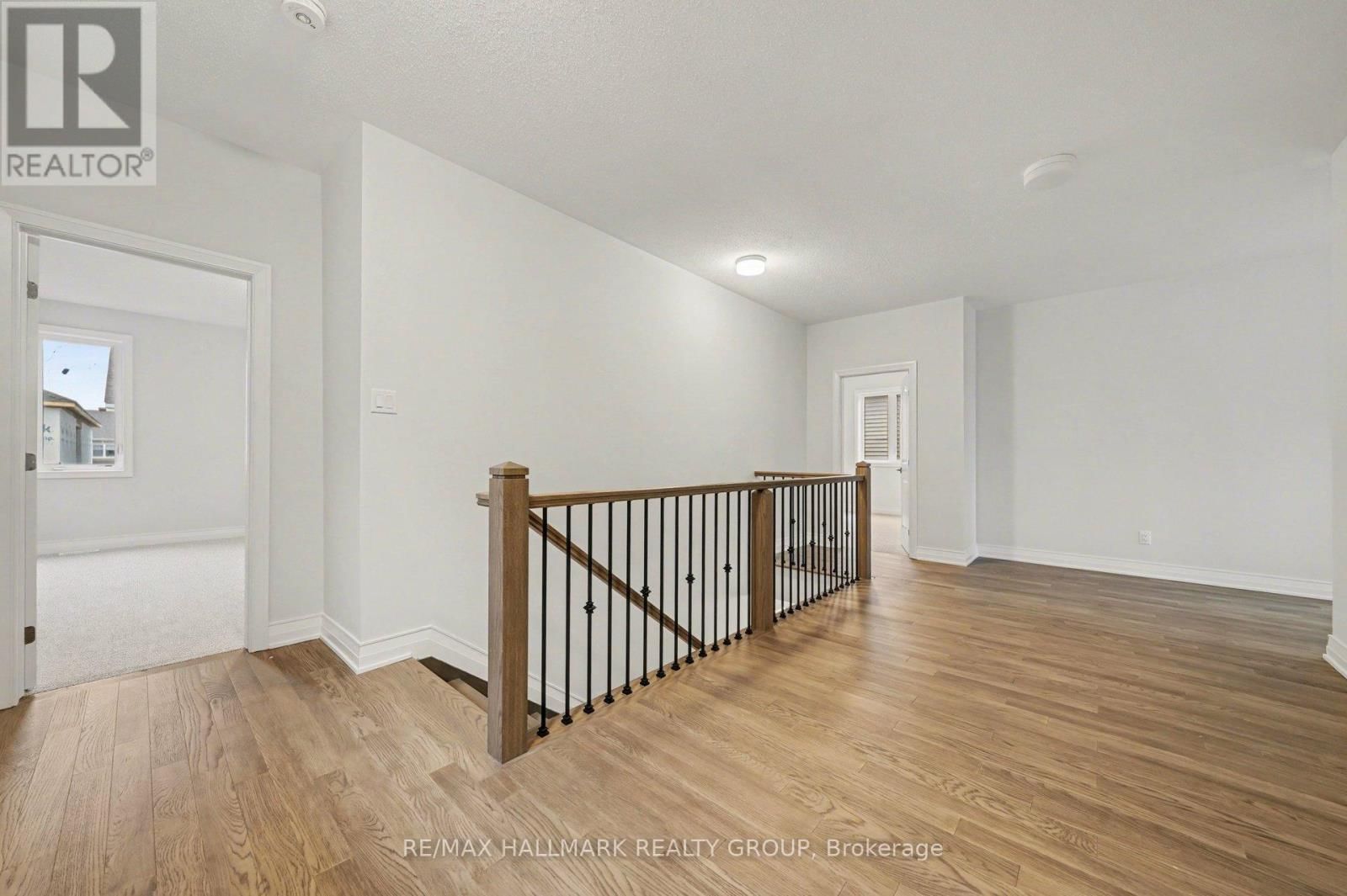 122 VIBURNUM TERRACE Image 16