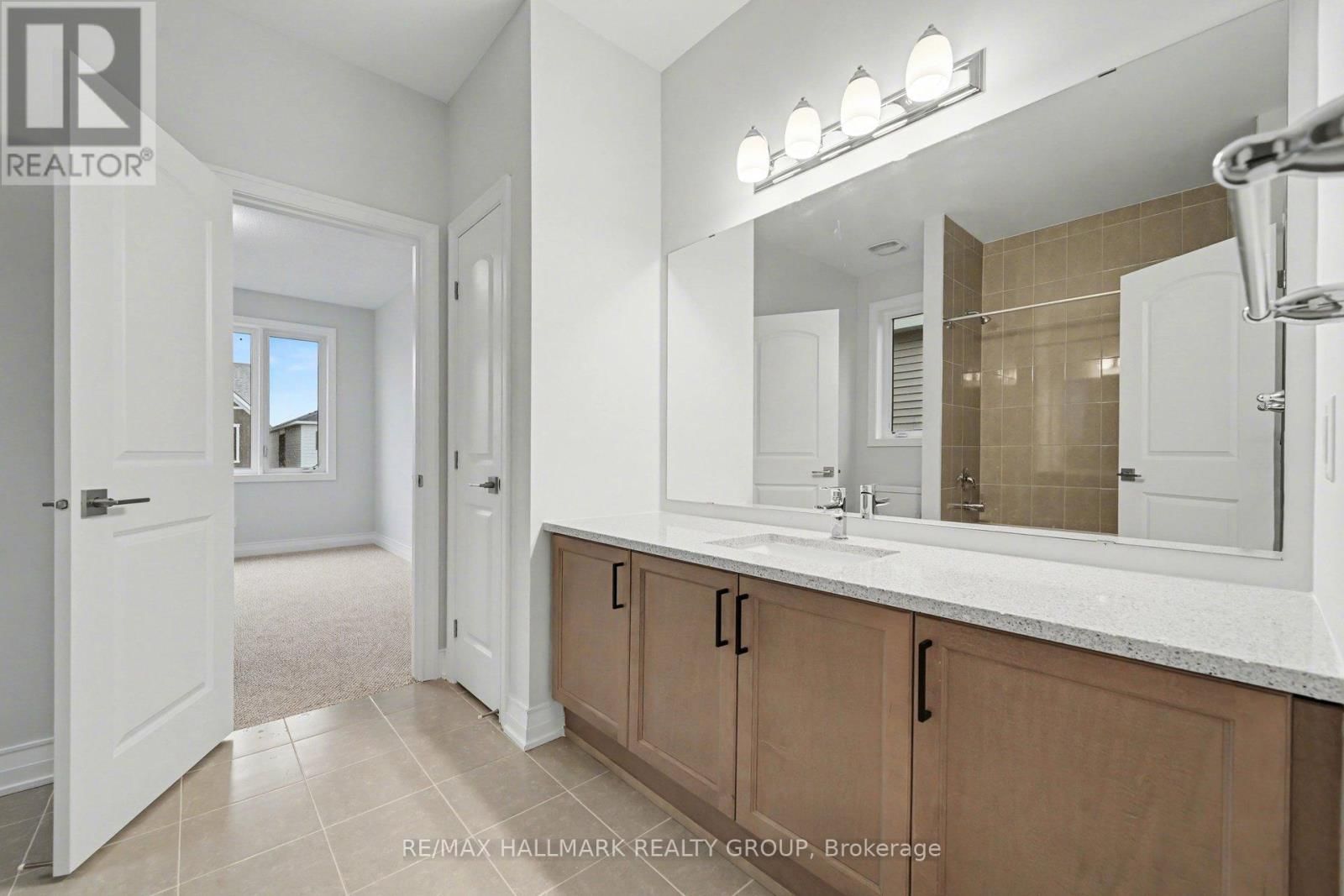 122 VIBURNUM TERRACE Image 17