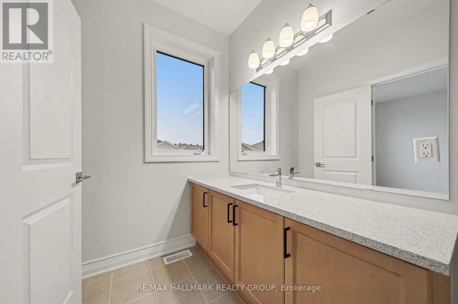 122 VIBURNUM TERRACE Image 22