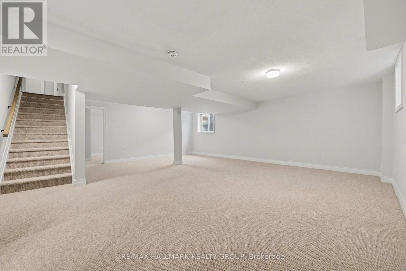 122 VIBURNUM TERRACE Image 24