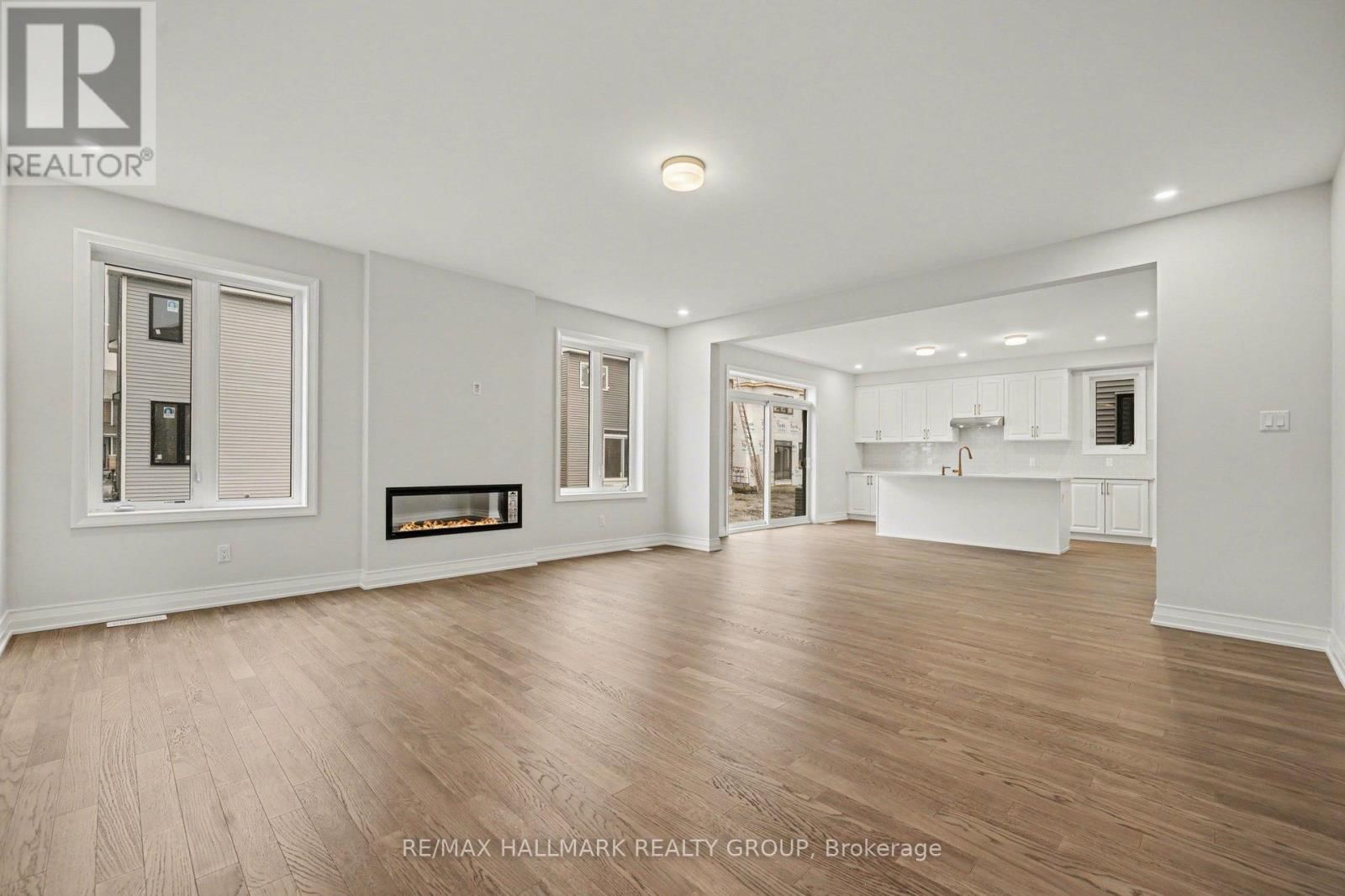 122 VIBURNUM TERRACE Image 4