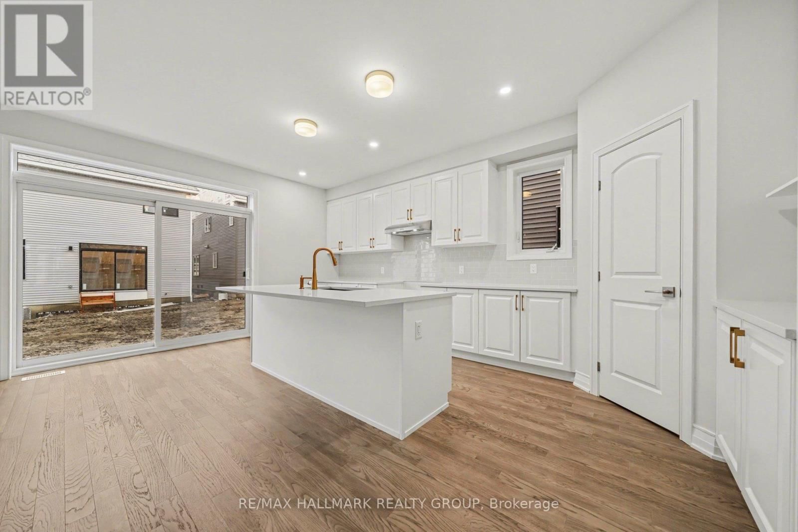 122 VIBURNUM TERRACE Image 9