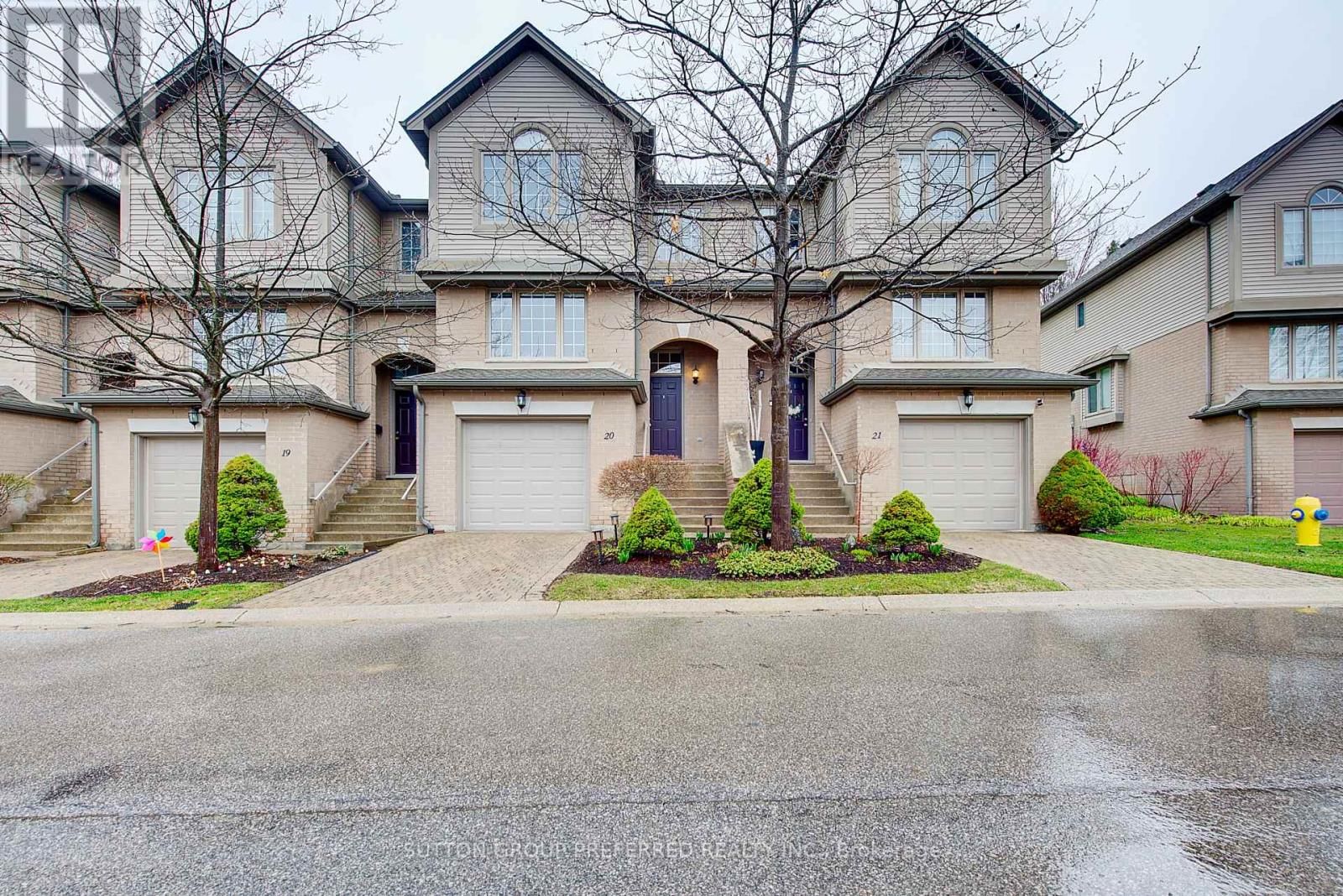 20 - 270 NORTH CENTRE ROAD Image 1