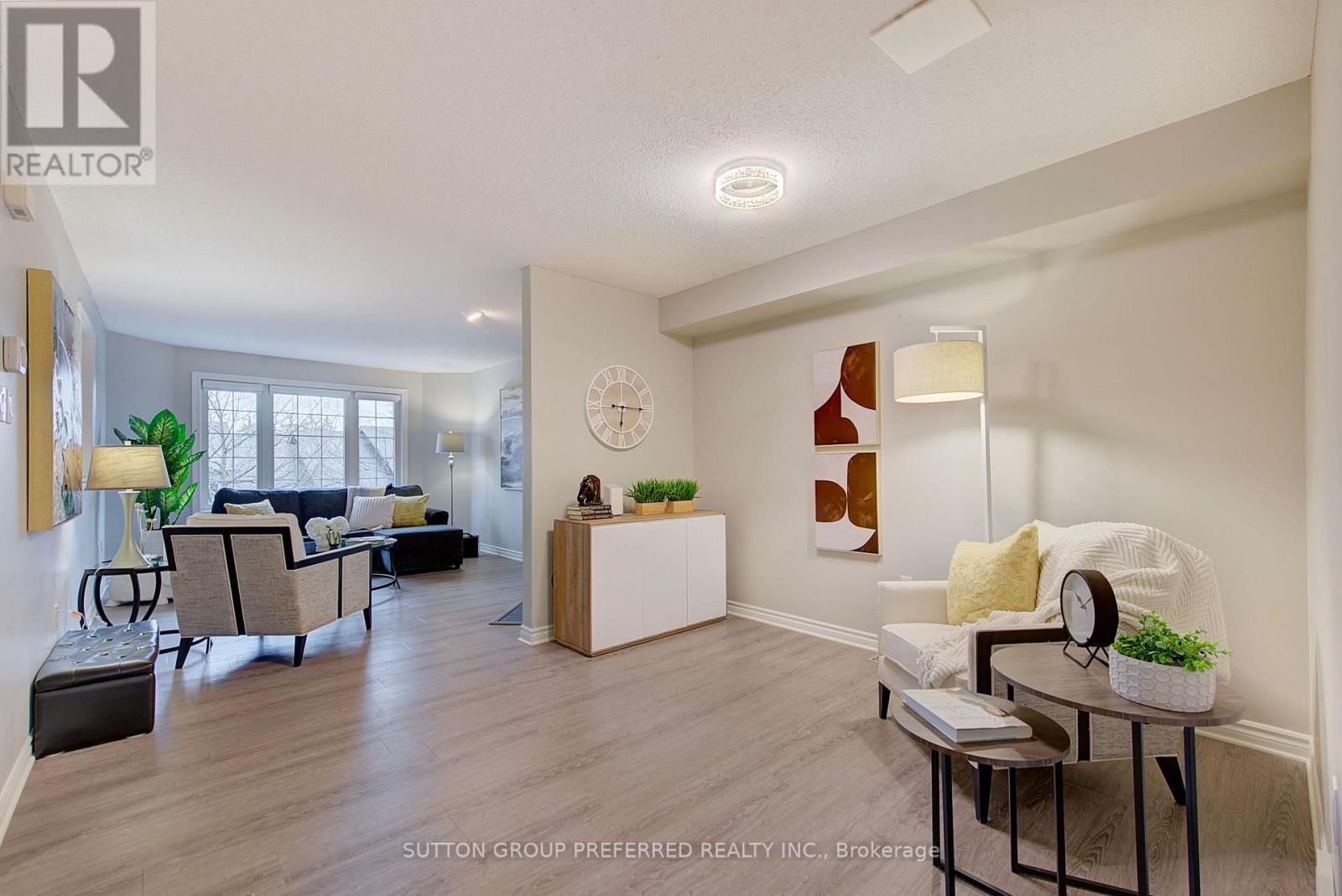 20 - 270 NORTH CENTRE ROAD Image 14