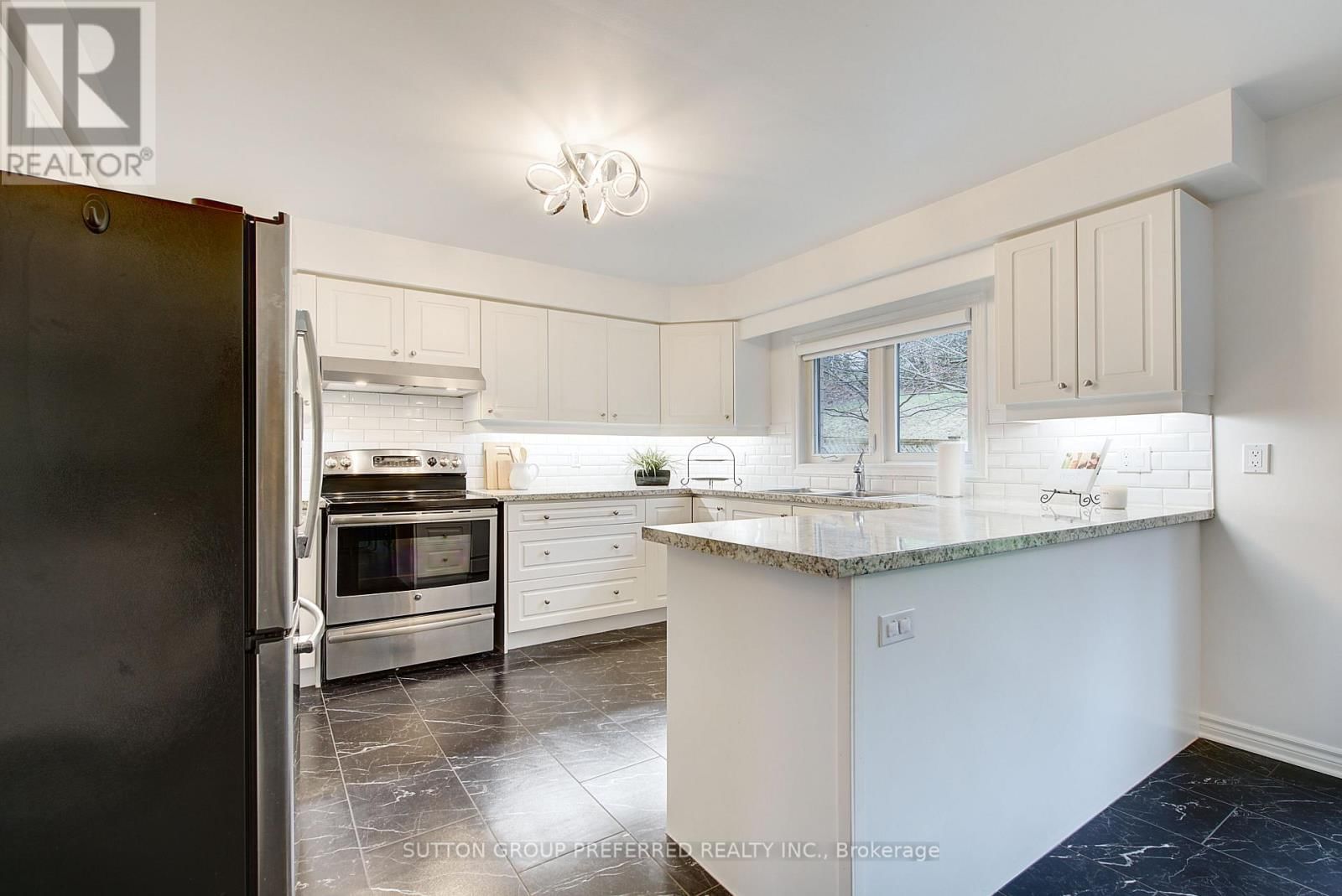 20 - 270 NORTH CENTRE ROAD Image 16