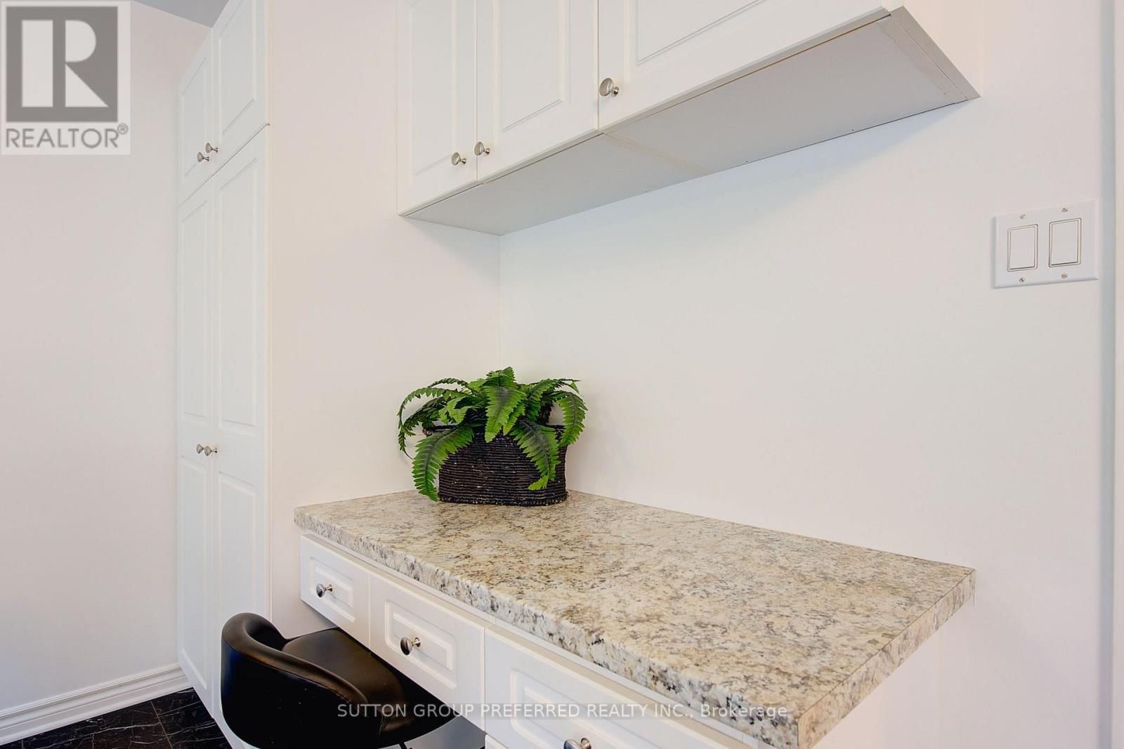 20 - 270 NORTH CENTRE ROAD Image 18