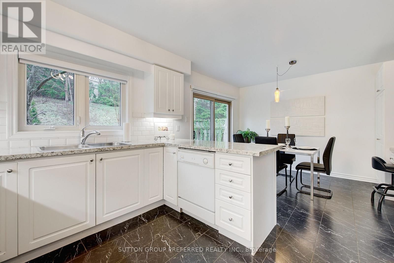 20 - 270 NORTH CENTRE ROAD Image 19