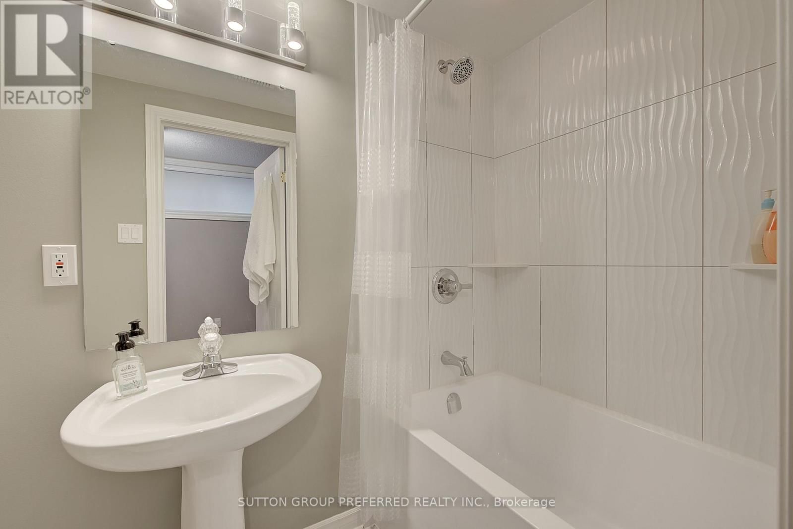 20 - 270 NORTH CENTRE ROAD Image 37