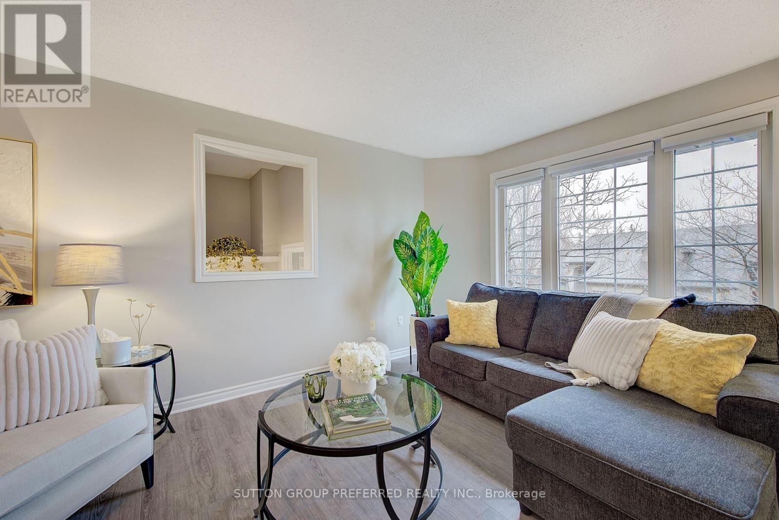 20 - 270 NORTH CENTRE ROAD Image 9